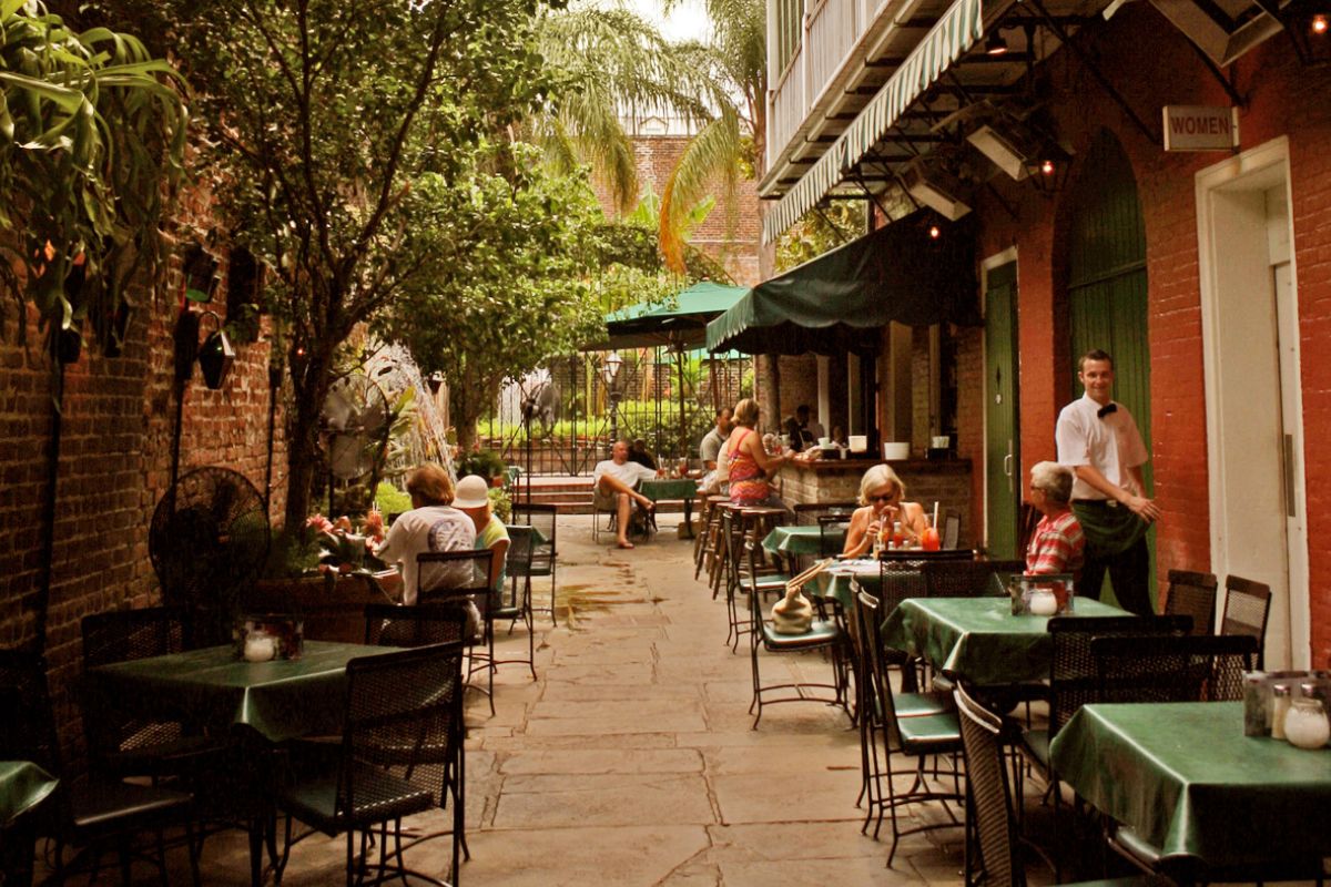 14 Amazing Restaurants To Try In New Orleans